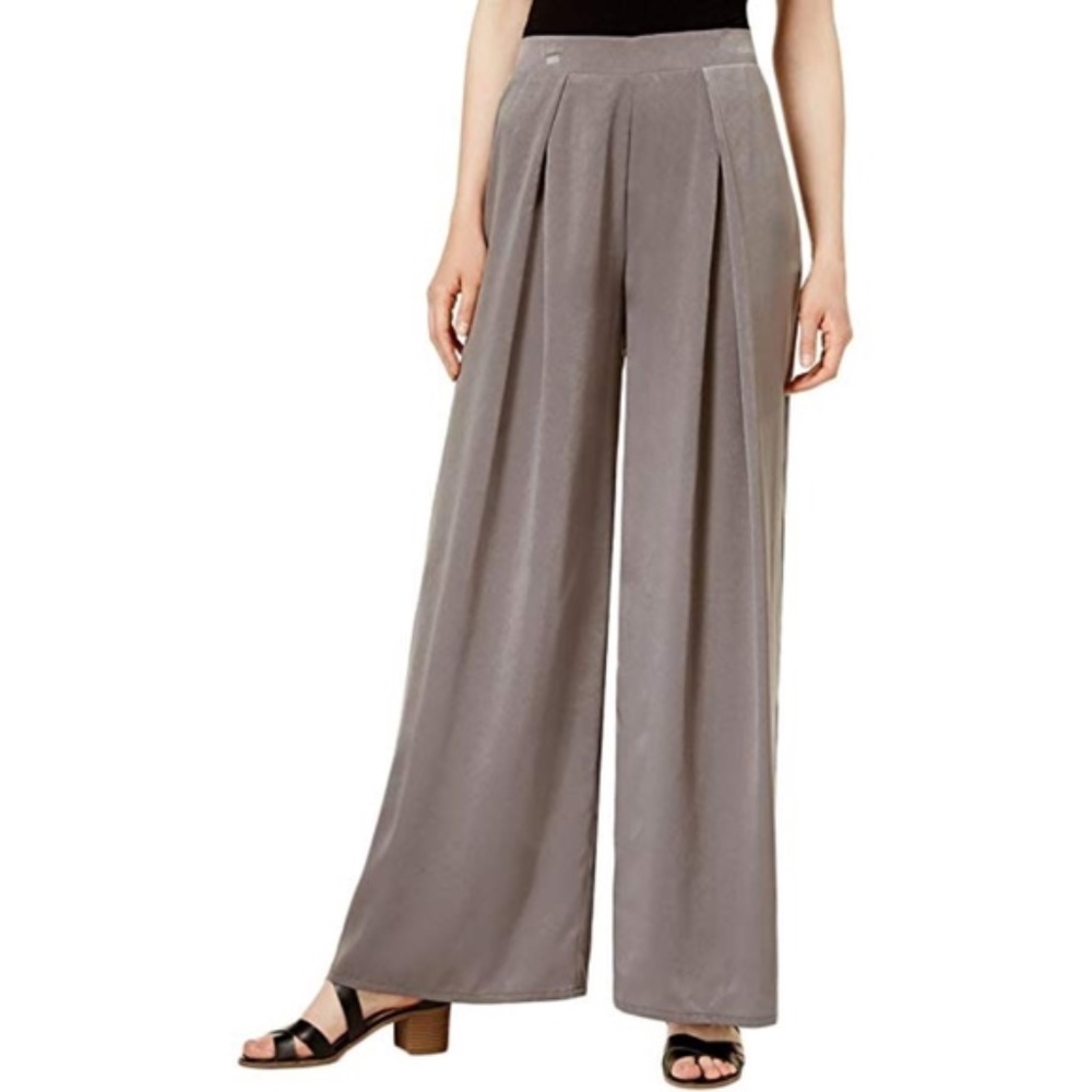 Bar III Womens Satin Pleated Wide Leg Pants. Size Small. New with tags.